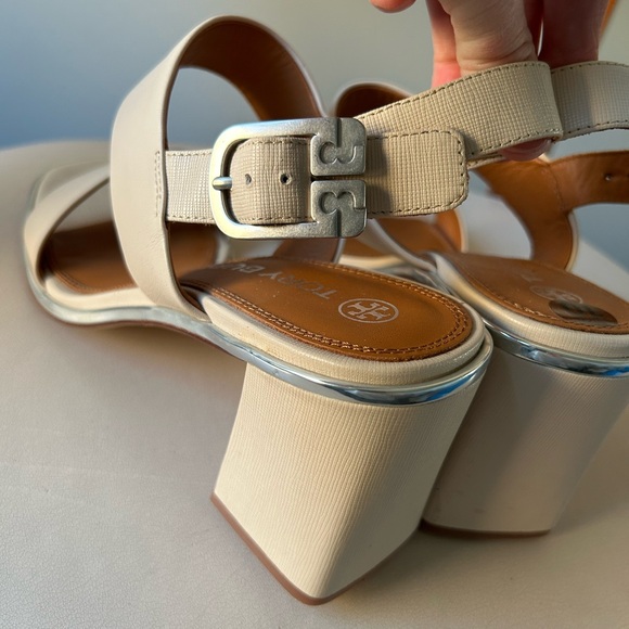Tory Burch beige block heel sandals - Picture 4 of 7